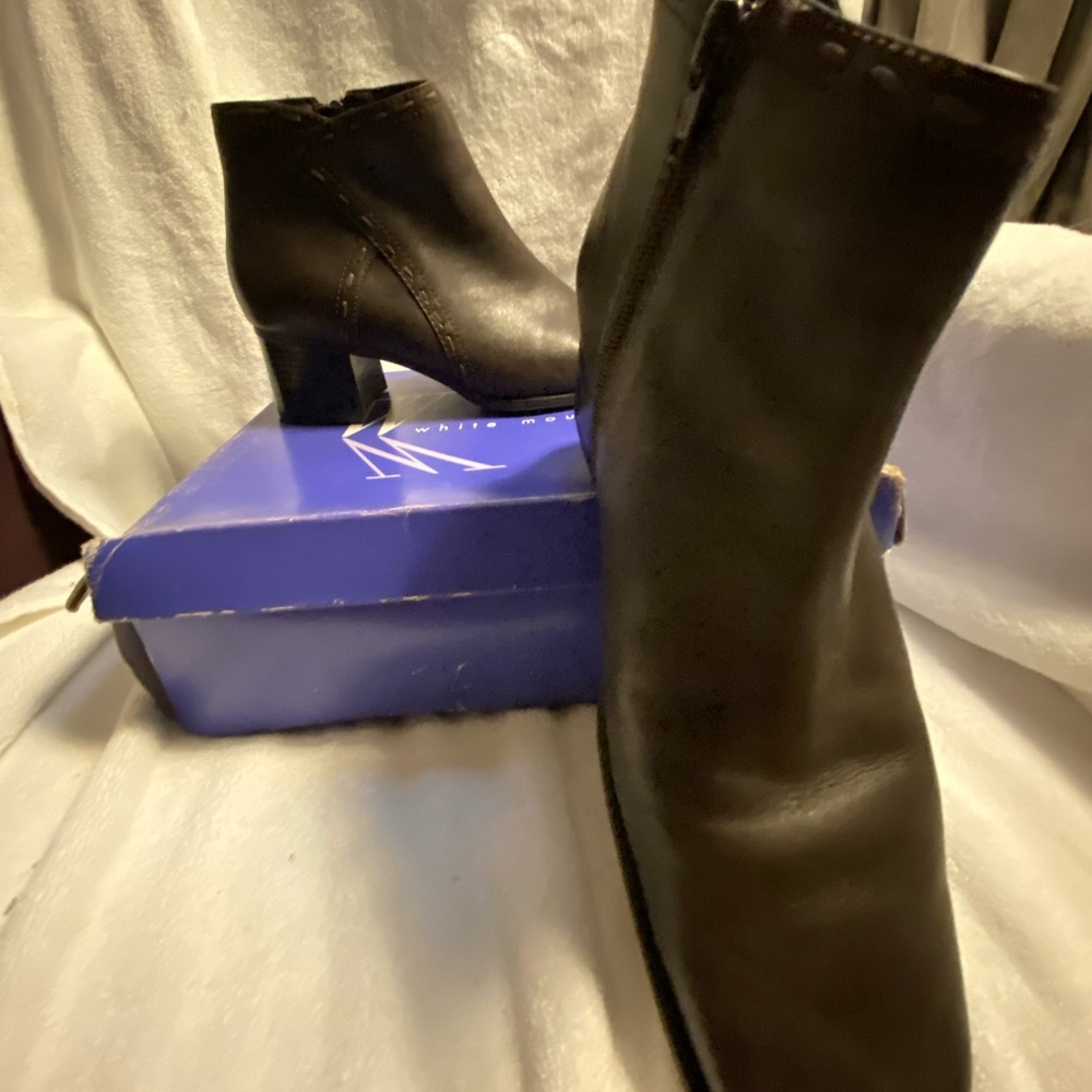 White Mountain leather  Booties